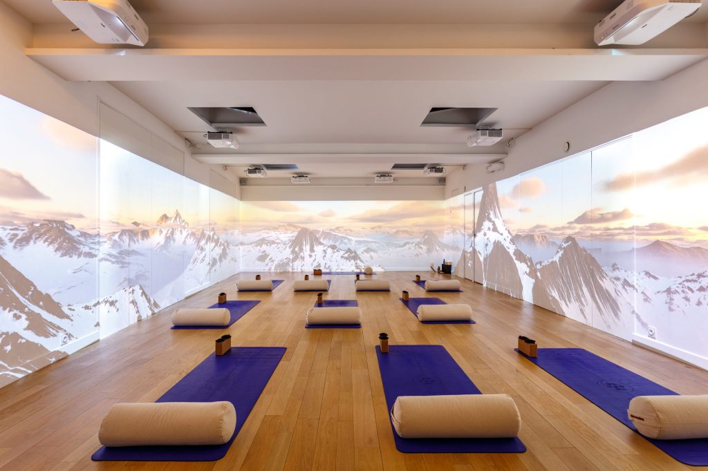 My Ginger Studio Photo with Immersive Projection of Landscapes